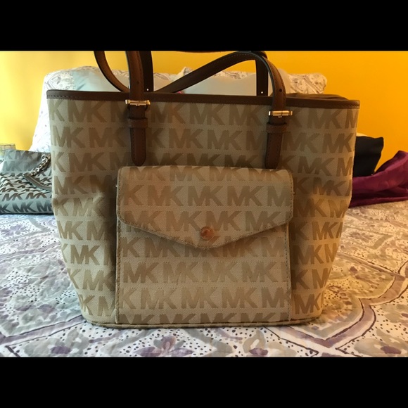 Michael Kors bag - Picture 1 of 3